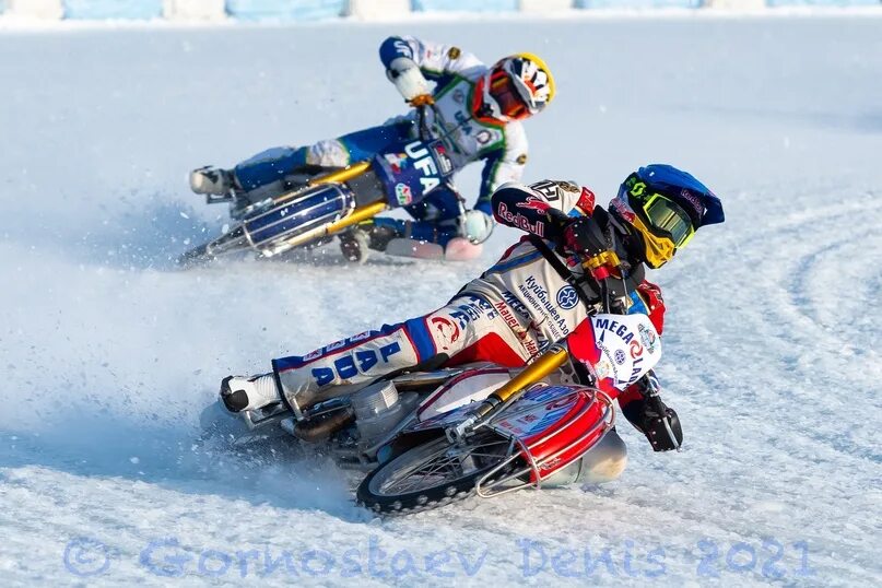 Спидвей на льду. Мотогонки в вятских полянах. Вчерашние мотогонки в вятских полянах. Мотогонки в вятских полянах. Мотогонки на льду вятские поляны.