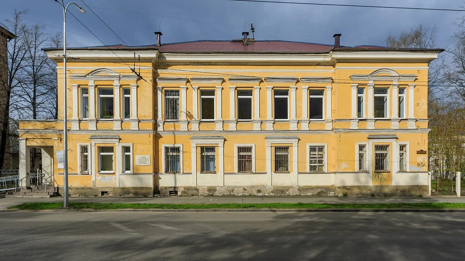 Исторические здания Петрозаводска. Дом купца Сывороткина Петрозаводск. Петрозаводск старинные здания. Исторические здания города Петрозаводска.