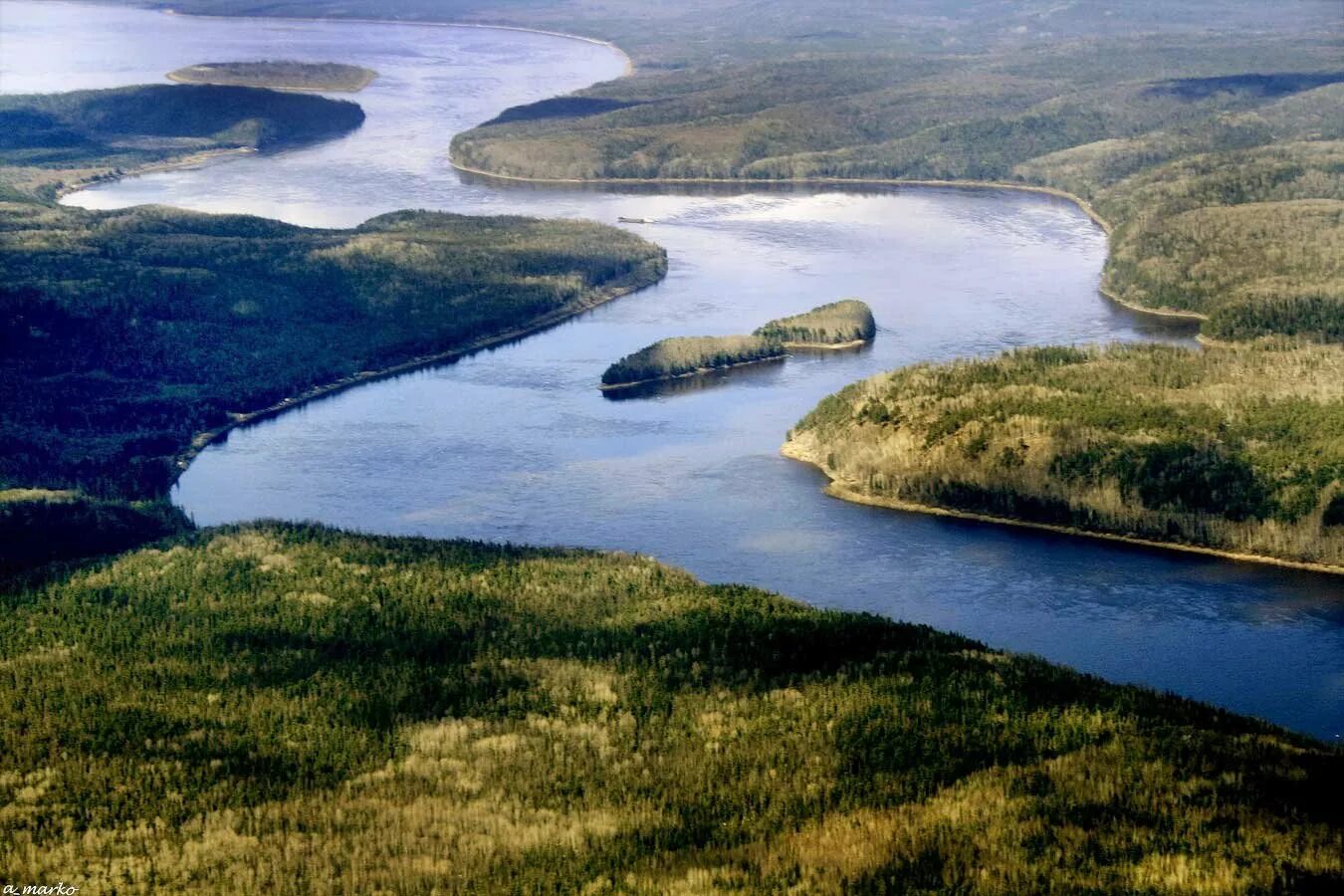 Река россии впадающая в два моря. Река Енисей. Эстуарий реки Енисей. Река Енисей в низовьях. Устье Енисея.