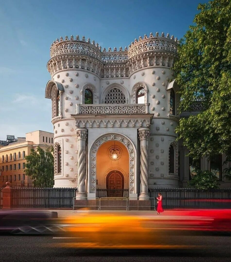 Уникальная архитектура москвы. Особняк Арсения Морозова в Москве. Особняк Арсения Морозова на Воздвиженке. Особняк Морозова Мазырин. Воздвиженка 16 особняк Морозова.