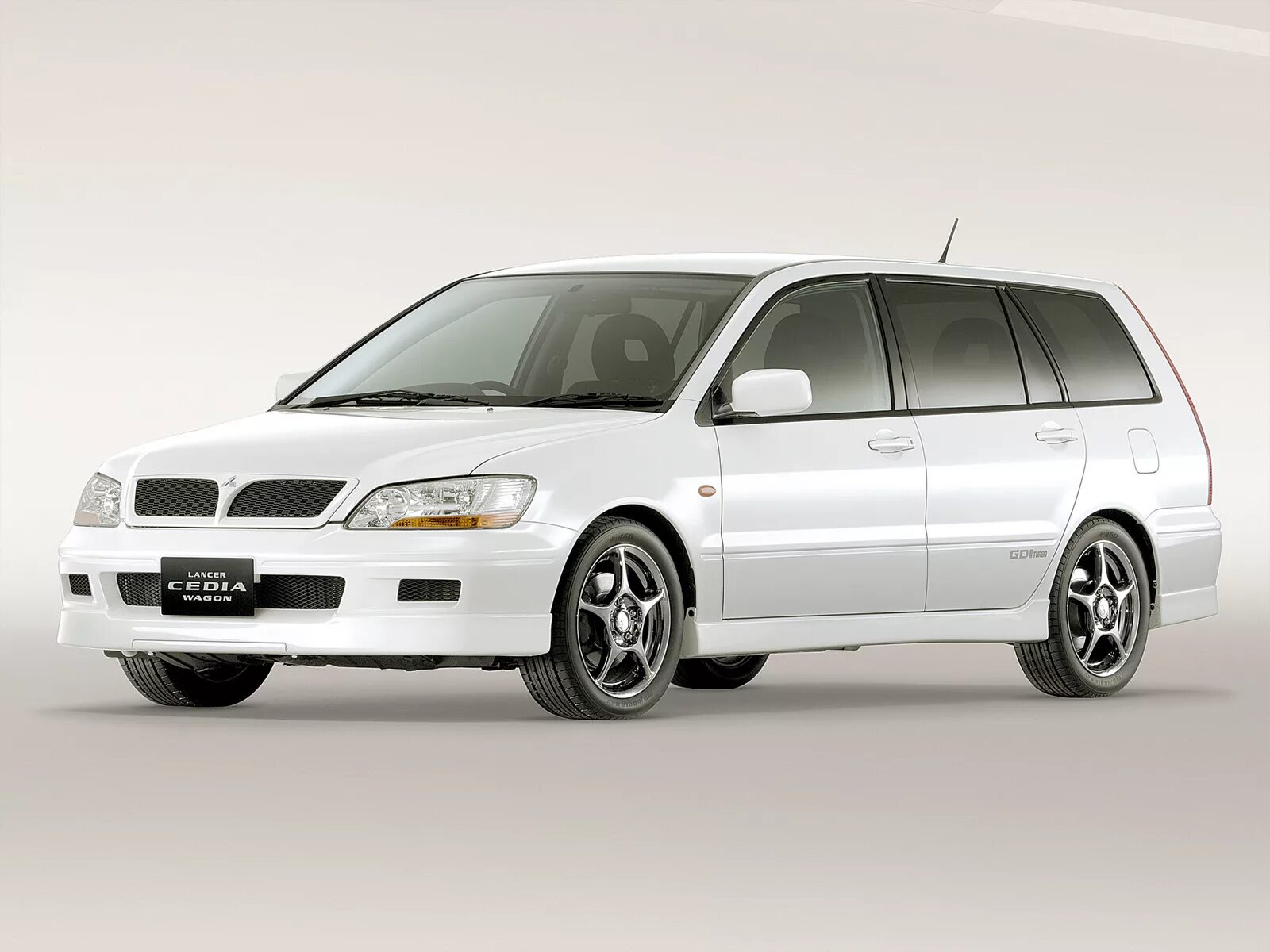 Лансер цедия универсал. Mitsubishi Lancer Cedia универсал. Mitsubishi Lancer Cedia 2000 универсал. Mitsubishi Lancer Cedia Wagon. Mitsubishi Lancer Wagon 2000.