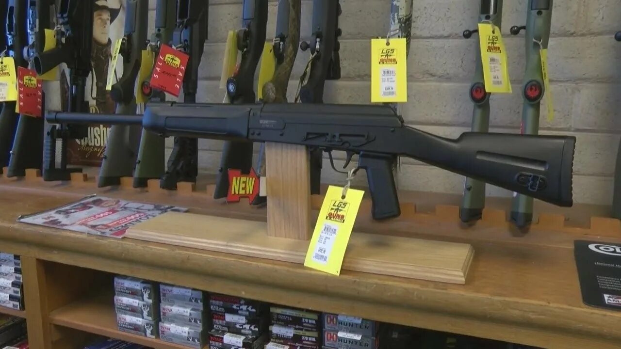 Sell guns. Американские оружейные магазины. Sell guns. Любитель оружия. Американские оружейные магазины.