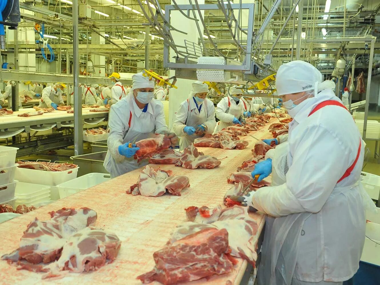 Завод робот черкизово в кашире. Микояновский мясокомбинат бульвар рокоссовского. Мясоперерабатывающий завод мираторг. Компания по производству мяса. Мясная промышленность.