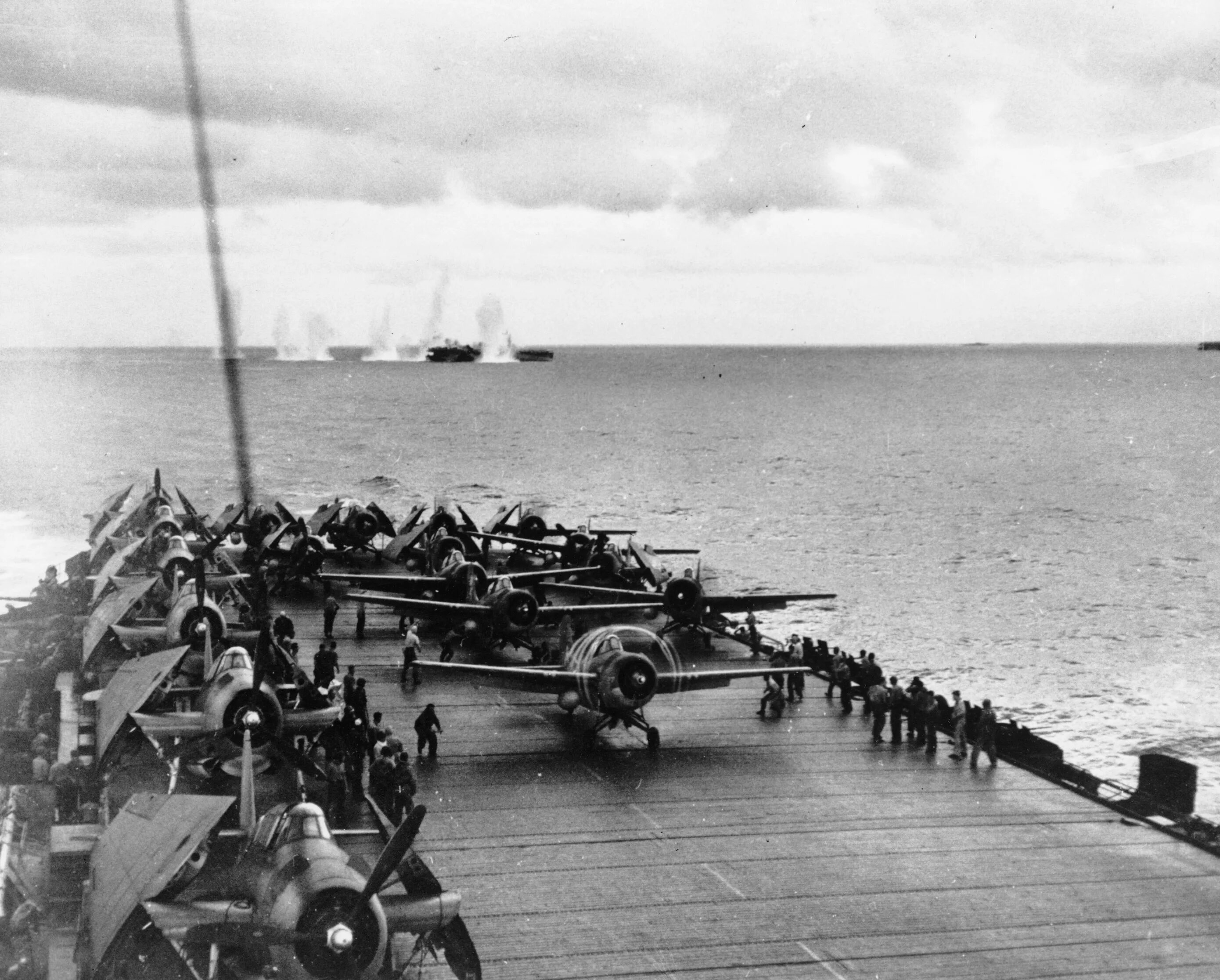 Сражение в заливе лейте. Сражение в филиппинском море 1944. битва в заливе лейте. бой в заливе лейте. морская битва в заливе лейте.