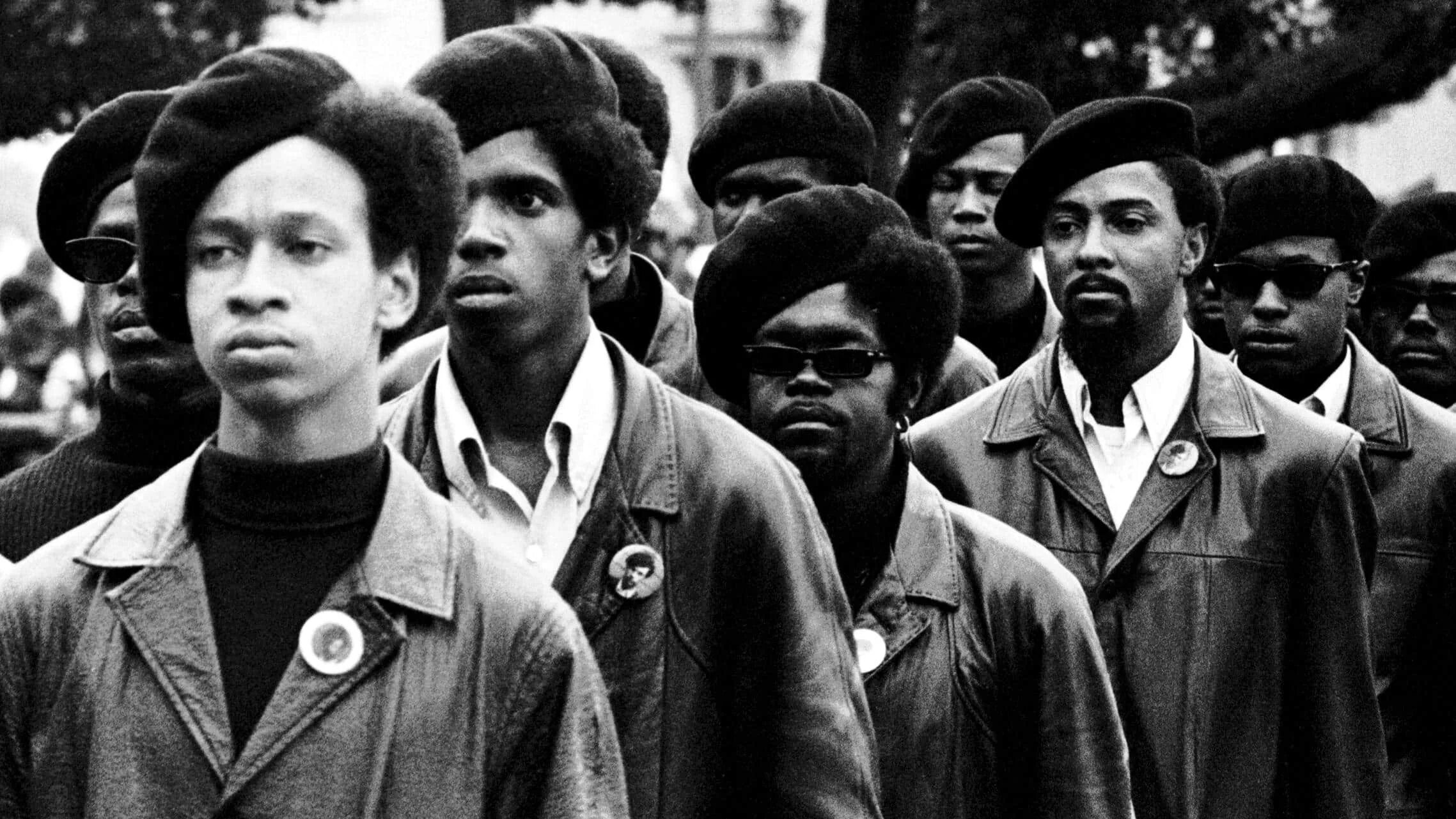 Негры воспитывают. Черные пантеры США 1968. Афроамериканцы 1960. Афроамериканцы 60х.
