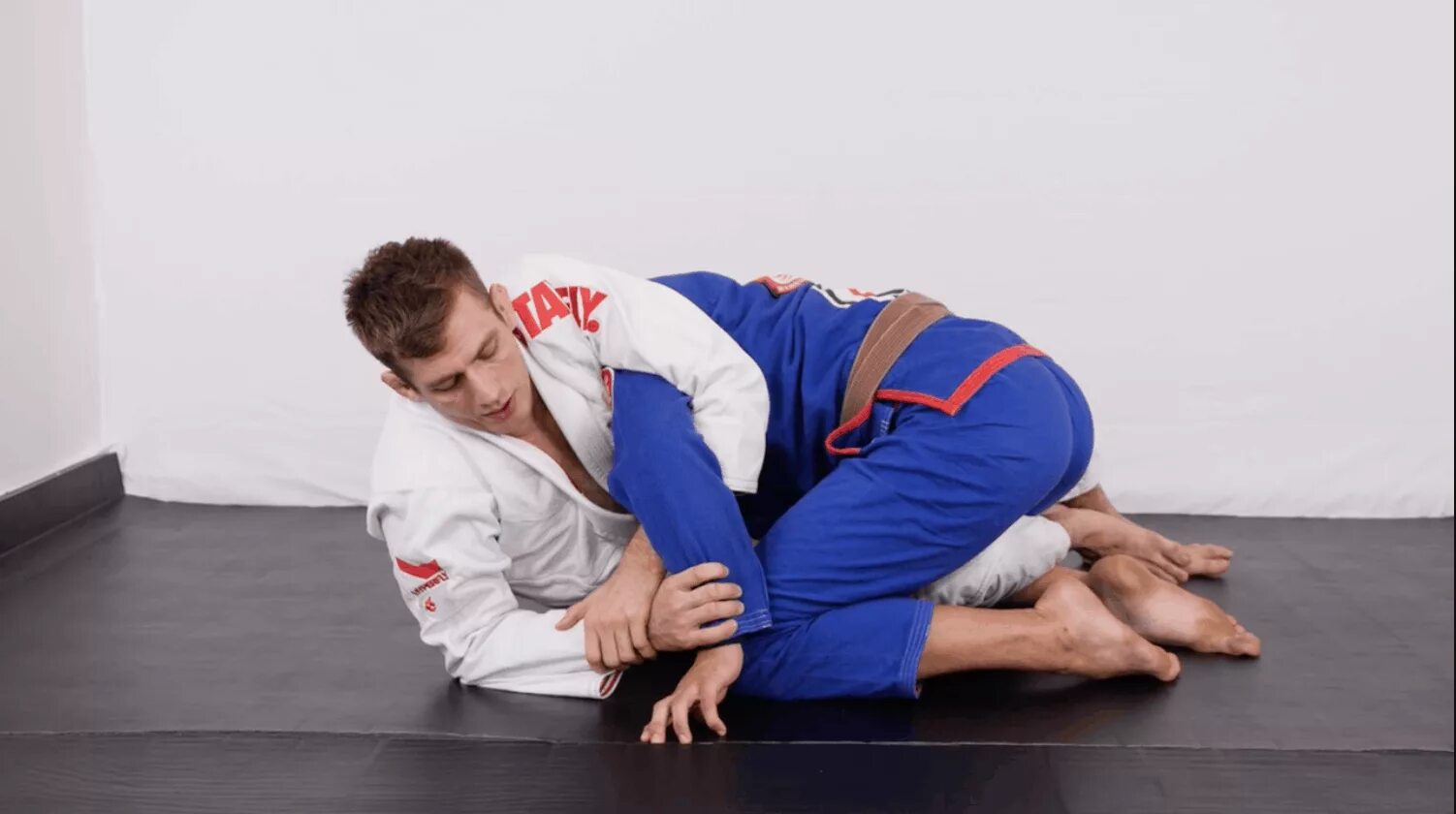Кимура болевой прием. Кимура бжж. кимура прием. half guard bjj.