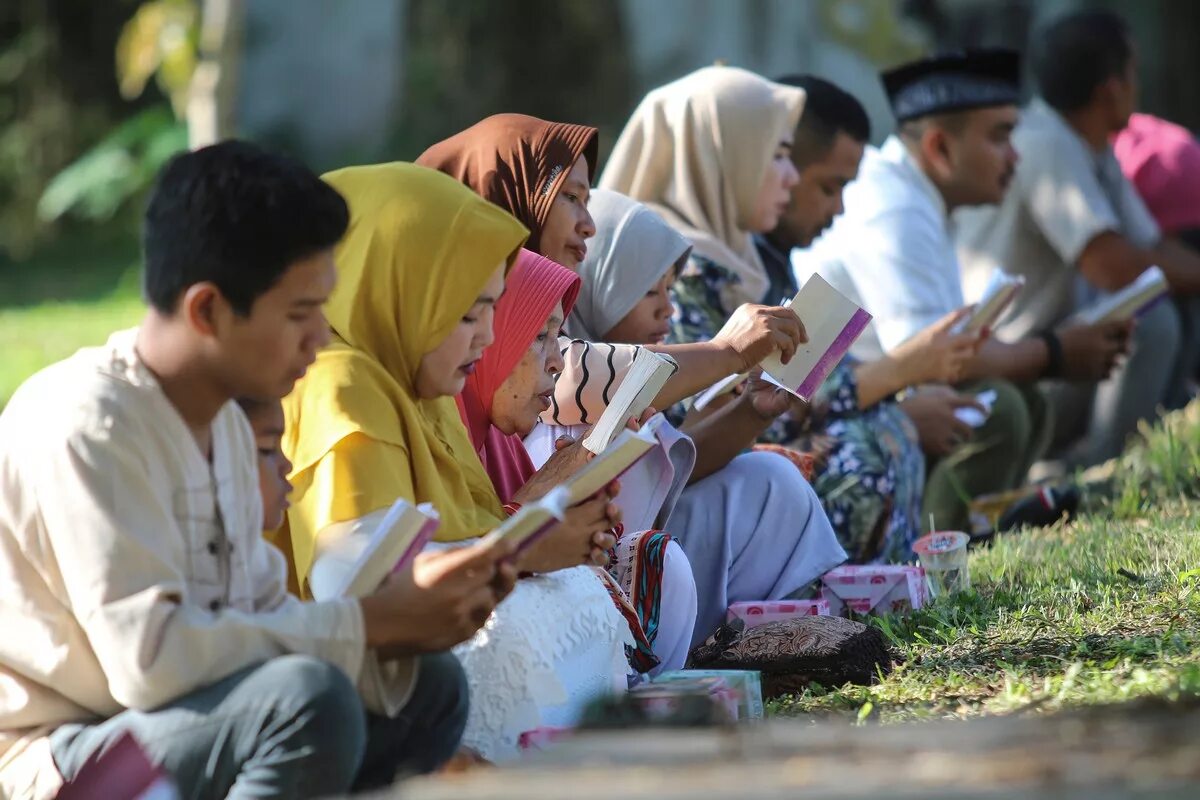 Индонезийцы мусульмане. Индонезия люди.