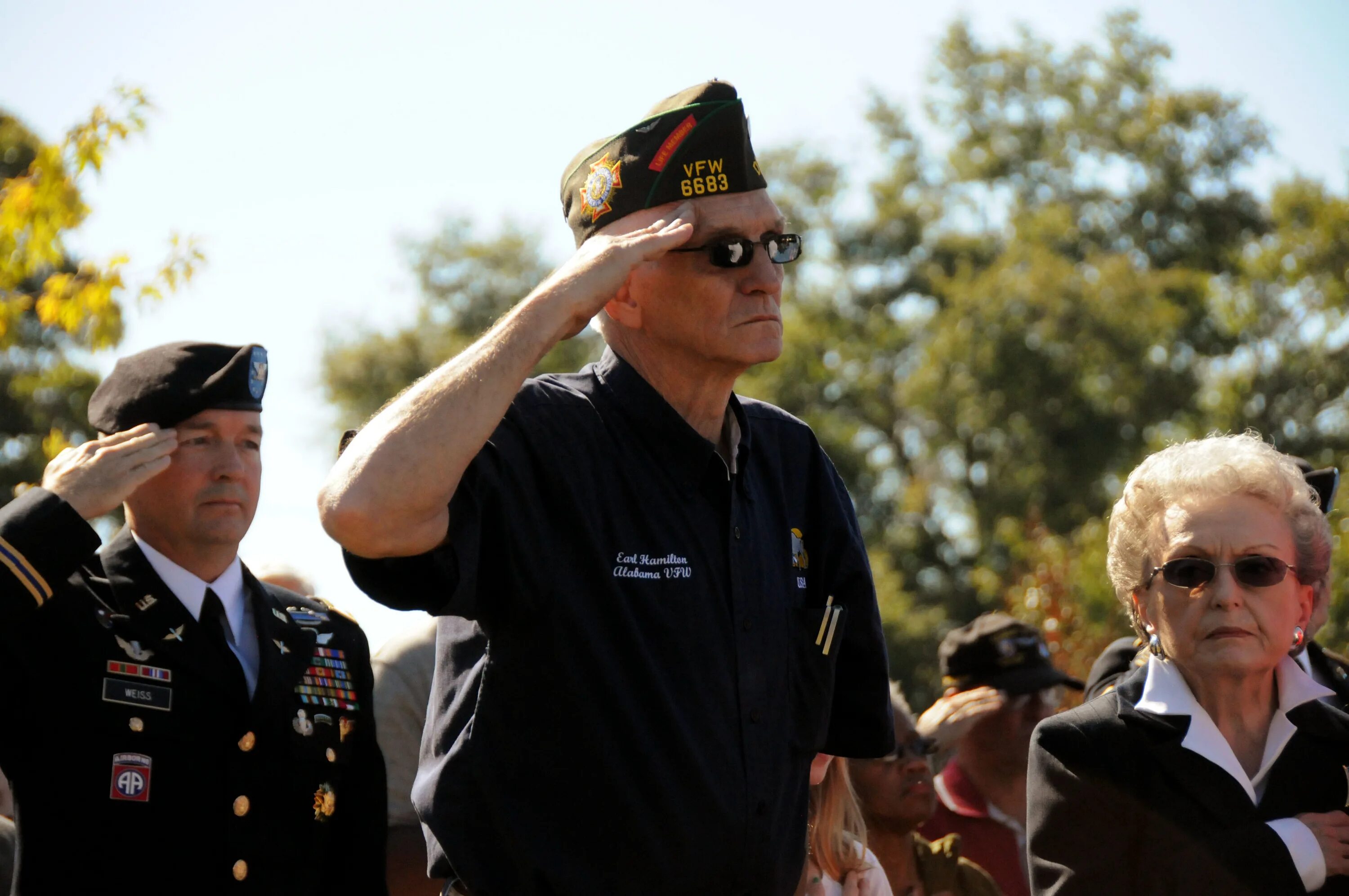 Veterans day. День ветеранов в США. Форма ветерана США. Ветераны Франции. Ветераны американцы в Лос Анджелесе.