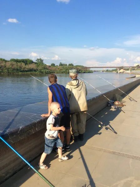 Рыбаки тюмени. Рыбалка в Тюмени. Рыбалка Тюмень фото вид. Где в Тюмени порыбачить на удочку. Семейная рыбалка Тюмень фото вид.