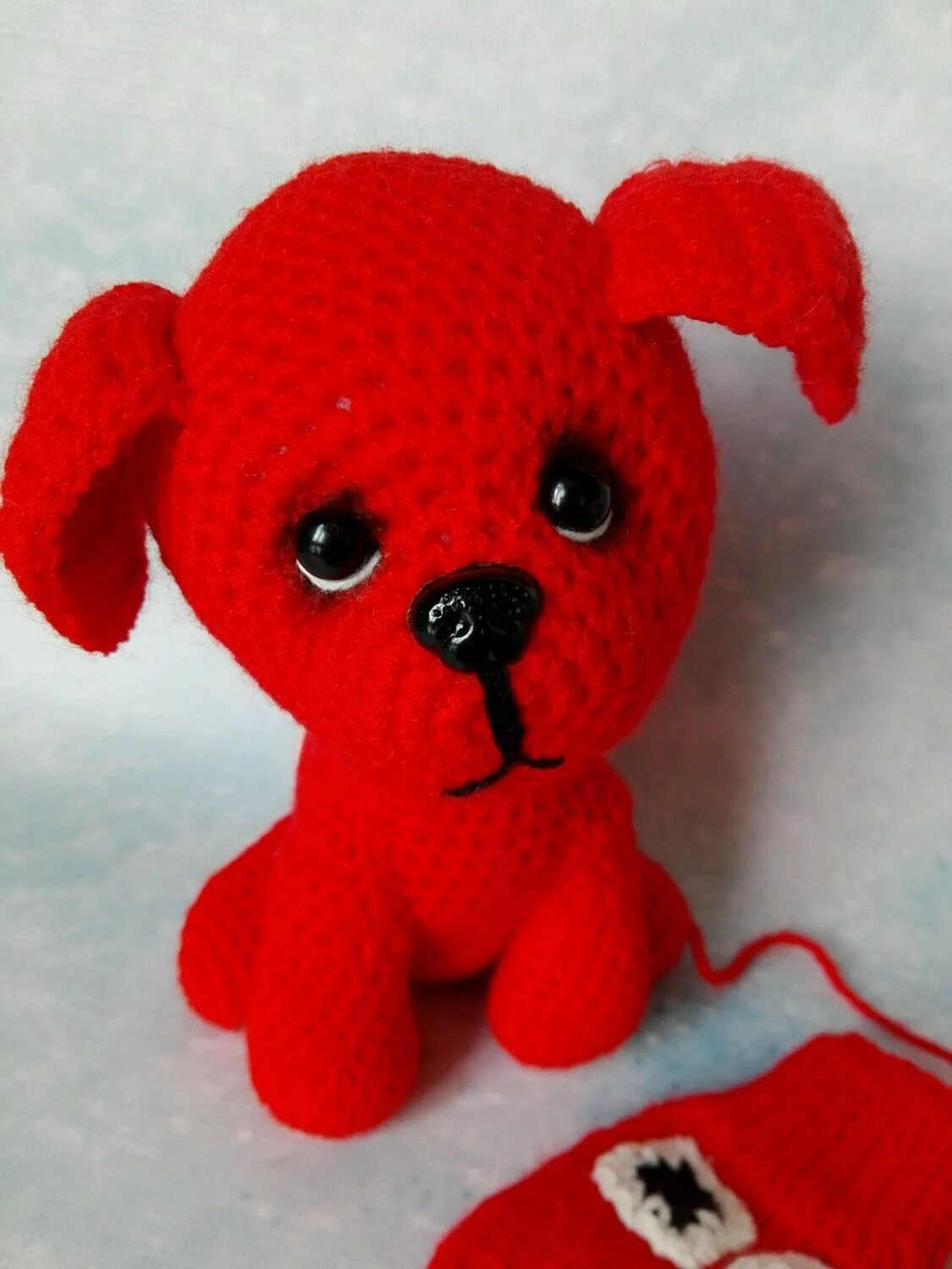Собака варежка крючком. Собака из мультика варежка. Варежка собачка вязаная. Собака варежка крючком. Щенок из варежки.