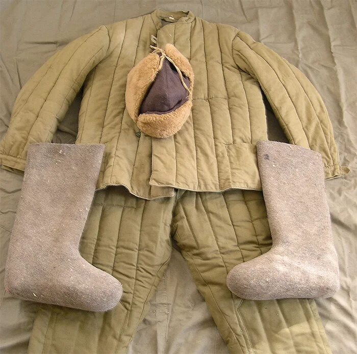 Одевайся теплее рисунок. Теплая одежда. Смешной пуховик. Теплая одежда. Стихи одеваемся в любовь потеплее.