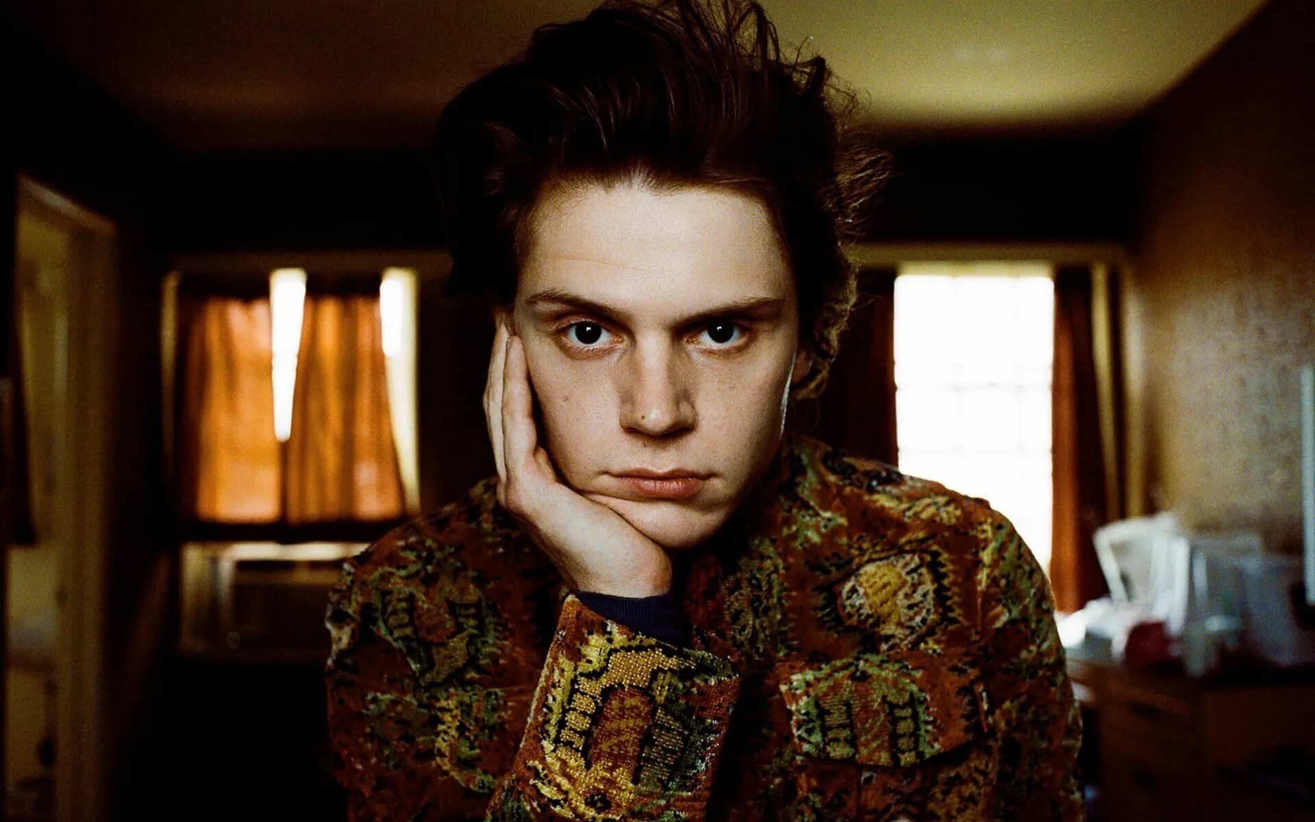 Эван питерс аиу. Эван питерс. эван питерс обои. evan peters american horror story.