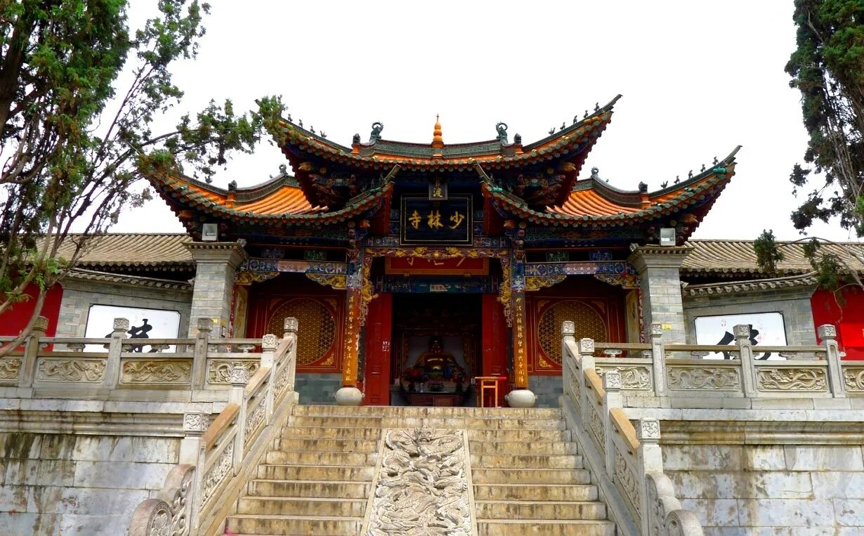 Кунг-фу монастырь шаолинь. Шаолинь. Буддийский храм шаолинь. Монах суншань шаолинь. Храм шаолинь хэнань.