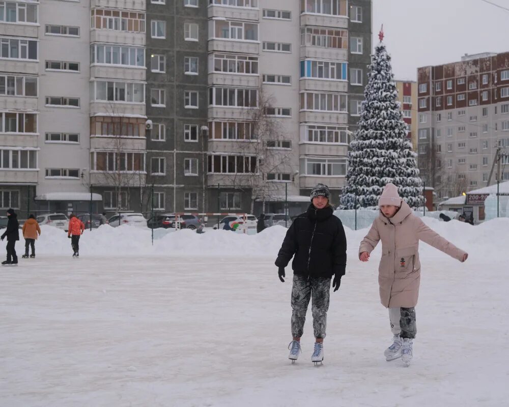 Каток нефтеюганск 1 мкр. Открытый каток нефтеюганск. Каток нефтеюганск 15 мкр. Каток 1 микрорайон нефтеюганск. Каток нефтеюганск.