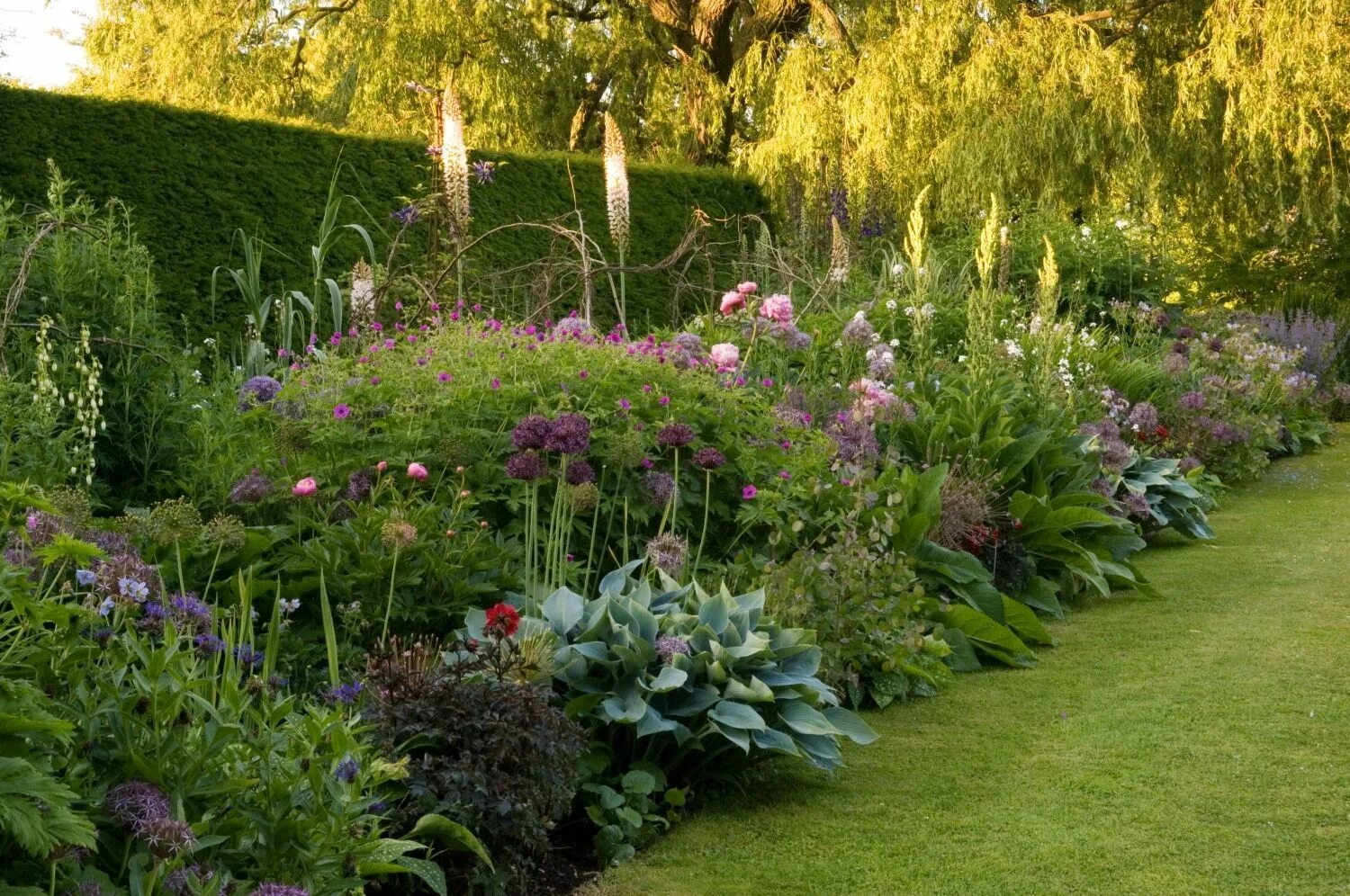 Похожее изображение Lawn and garden, Landscaping tips, Backyard garden design