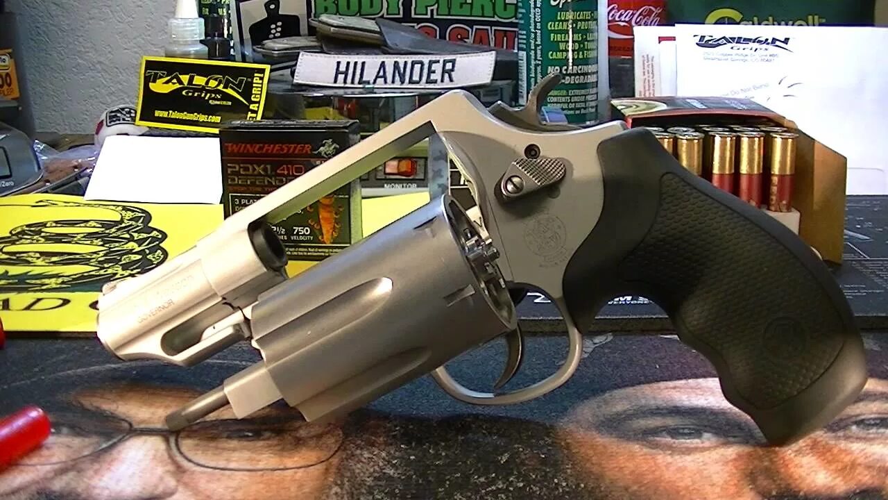 Револьвер дробовик. Револьвер Smith & Wesson Governor. Револьвер s&w Governor калибра 410. S W Governor калибра 410/ револьвер 410. Револьвер s&w Governor калибра 410/ 45 Colt/ 45 ACP.