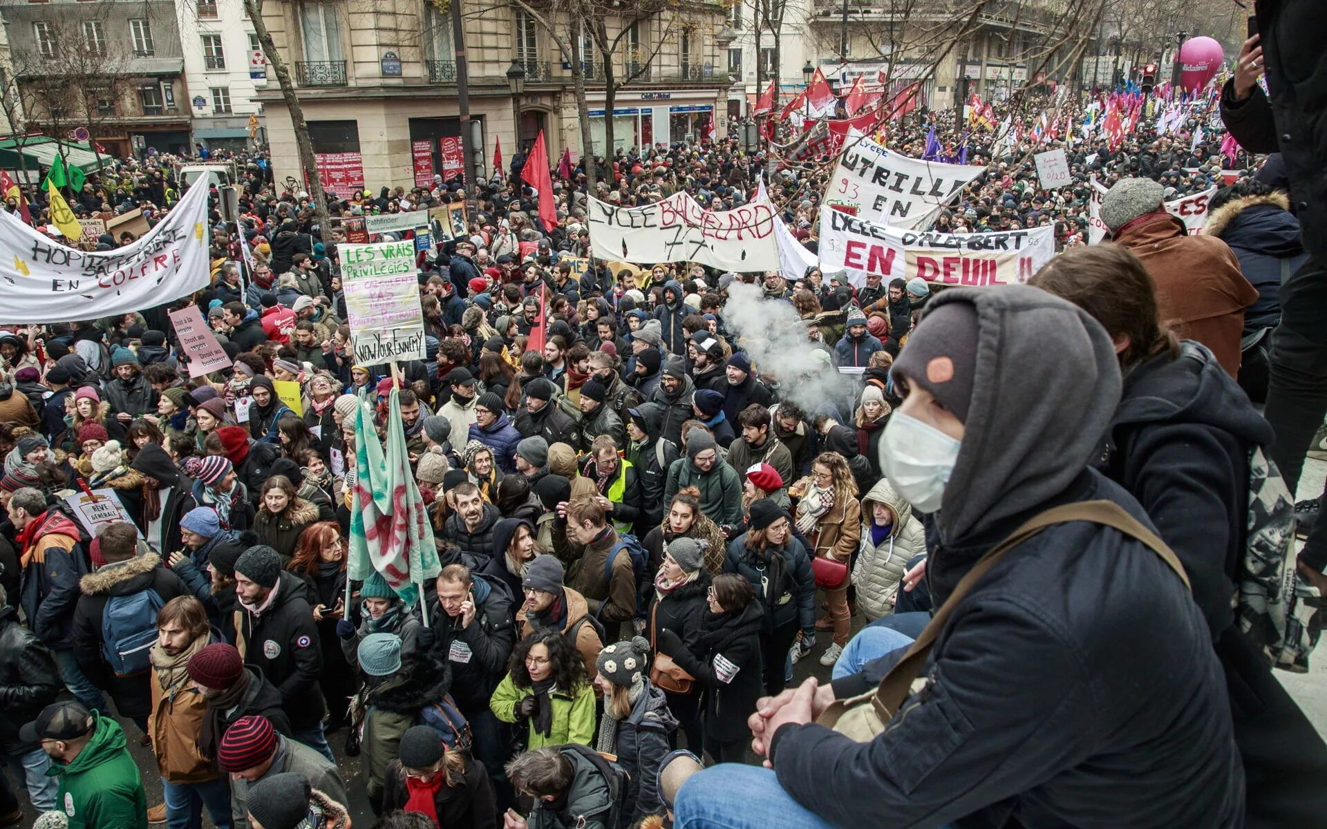 Страны забастовок. Трудовые забастовки франция. Трудовая забастовка. Великобритания массовые беспорядки. Забастовка профсоюзов во франции.