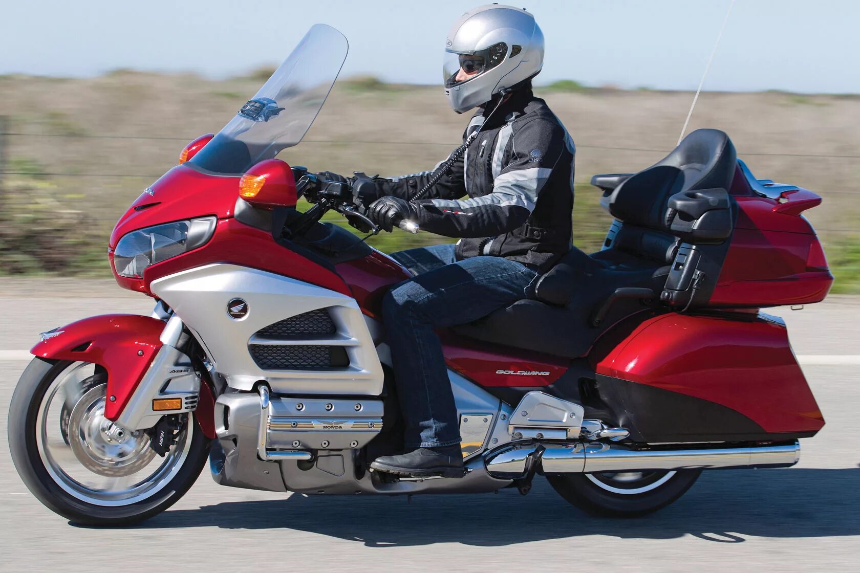 Мотоцикл honda gold wing. Хонда Голд Винг 1800. Honda gl1800 Gold Wing. Honda Gold Wing 1800. Мотоцикл Honda Goldwing 1800.