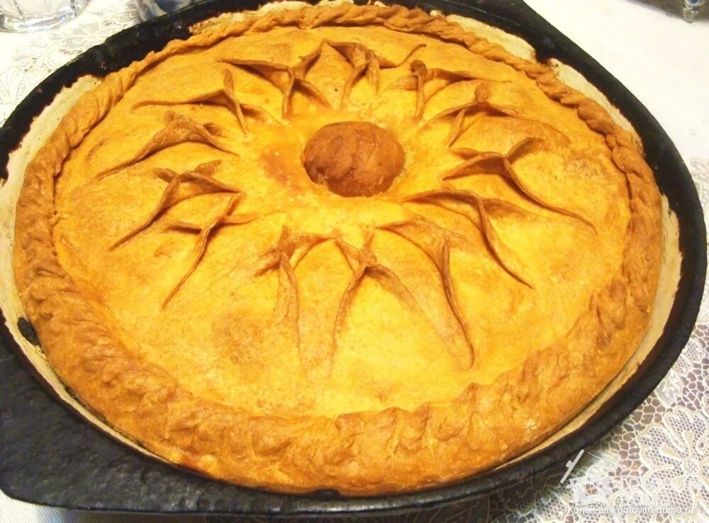 Татарский бэлеш с мясом и картошкой. Татарская кухня зур бэлиш. пирог зур бэлиш. бэлиш башкирский. бэлиш татарский пирог.