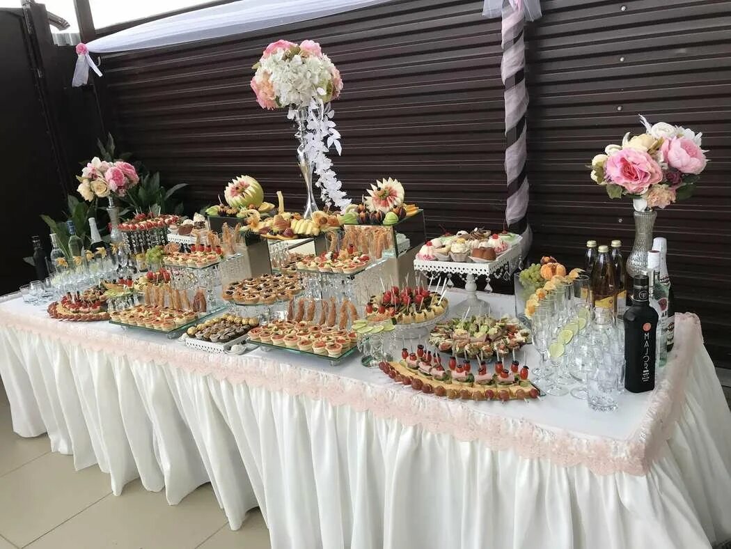 Свадебный фуршетный стол. Фуршетный стол. Украшение фуршетного стола на свадьбу. Фуршетный стол. Армянский фуршетный стол на свадьбу.