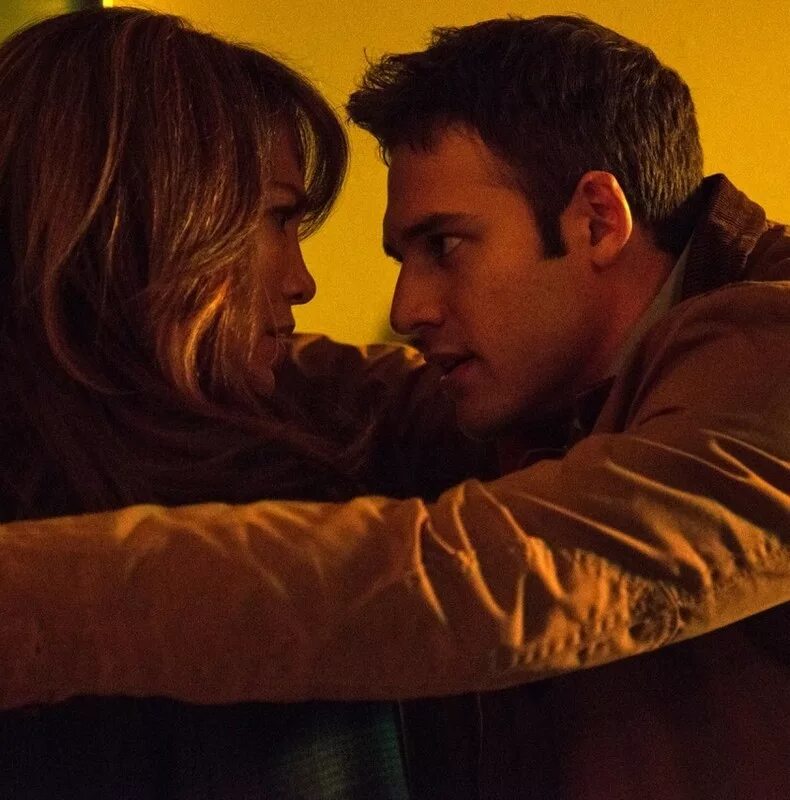 Фильм предложение 2009 сандра баллок. Фостеры калли и хесус. Жених напрокат (2005) the wedding date. Нашедшего ждет вознаграждение фильм. Фильм derailed 2005.