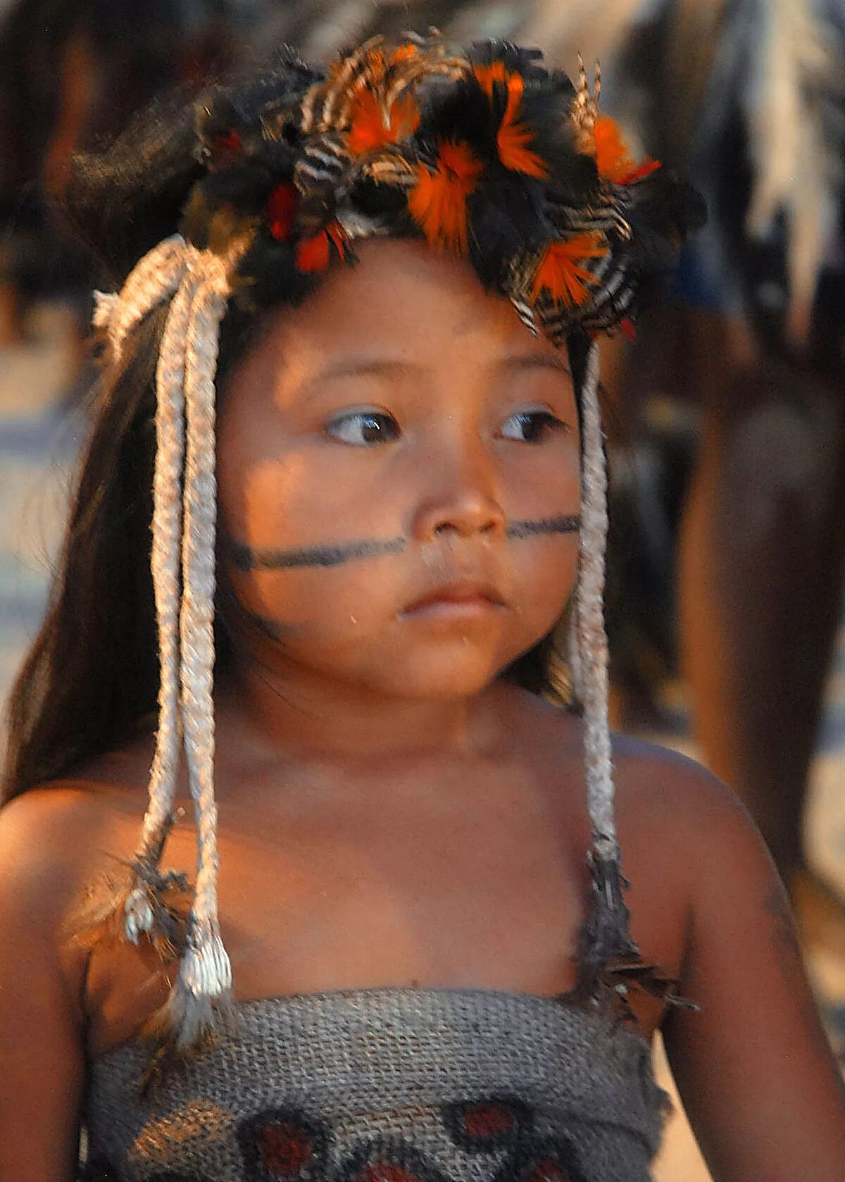 Tribe girl. Индейцы с реки Xingu Бразилия девочки. Индейцы с реки Xingu Бразилия дети. Натуризм - индейцы с реки Xingu (Бразилия) дети.