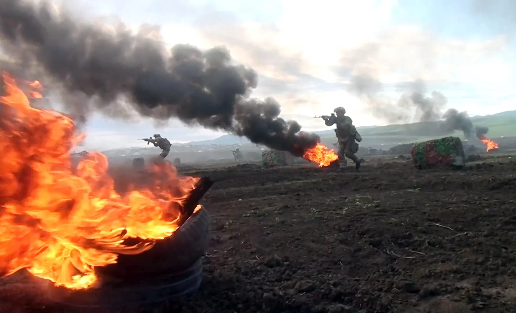 Азербайджан новости видео свежие. Спецназ учения. Учения в городе. Иран военные учения.