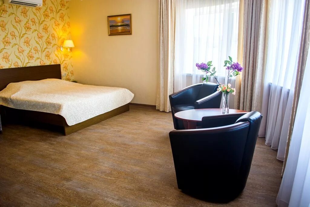 Гостиница семь. Гостиница семь. Седьмое авеню самара гостиница. Отель на семи холмах ханты-мансийск. Пальмовая 4 анапа.