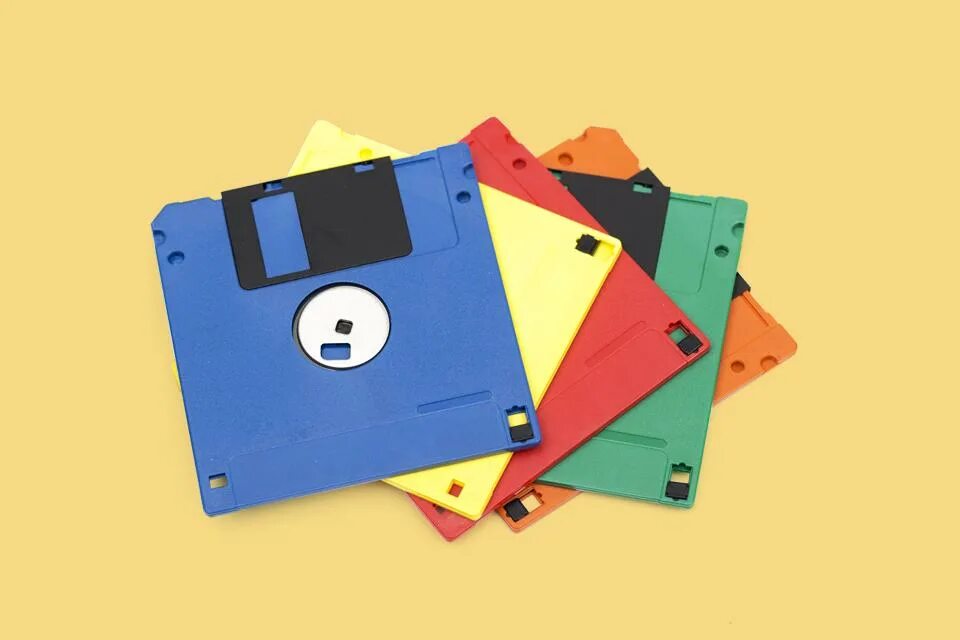 Жесткий диск в разрезе. Магнитная дискета 5 дюймов. Магнитный диск 7 букв. Магнитный диск 7 букв. 5.