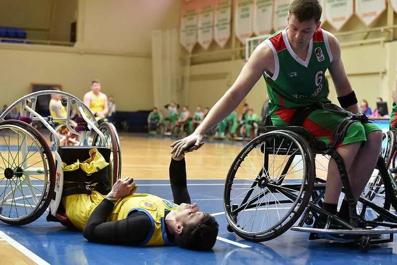 Личность с ограниченными возможностями. Паралимпийский баскетбол на колясках. Спорт для инвалидов. Спорт для людей с ограниченными возможностями. Спорт на инвалидных колясках.