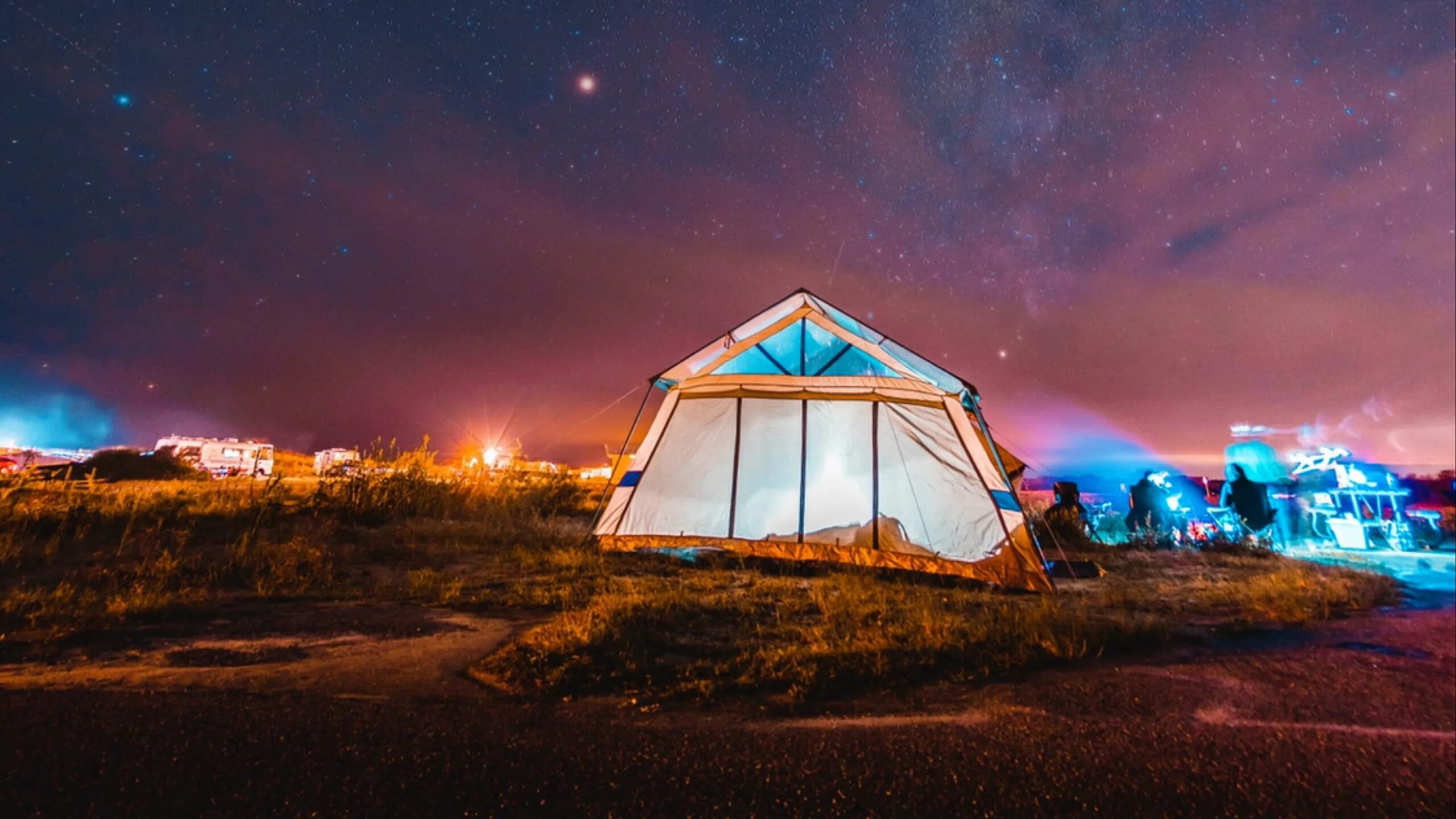 Sky camp. Звездное небо и палатка. Палатка на берегу моря. Кемпинг ночь звёзды. Палатка под звездным небом.