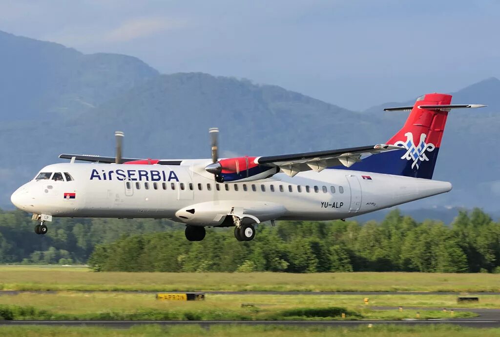 Аир сербия купить авиабилеты. ATR 72 Air Serbia. Эйр Сербия Сербия. Aerospatiale/Alenia ATR 72 Air Serbia. Air Serbia самолеты.