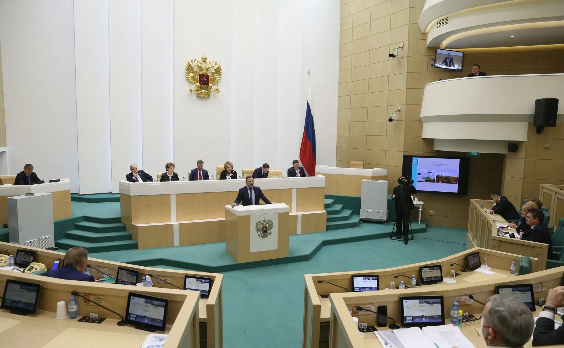 Сенатор сф. Сенатор в россии. Сенаторы представляют российскую федерацию. Сенаторы представляют российскую федерацию. Сенатор в россии.