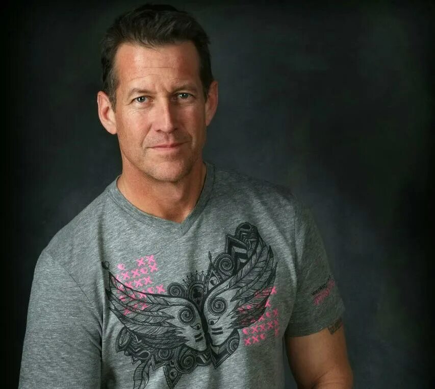 Mike delfino. Майк Дельфино актер.