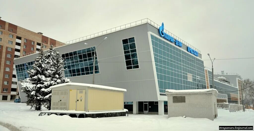 Каток кристалл самара. Кристалл оренбург каток. Кристалл самара ледовый дворец фото. Дворец спорта кристалл самара. Ледовый дворец самара.