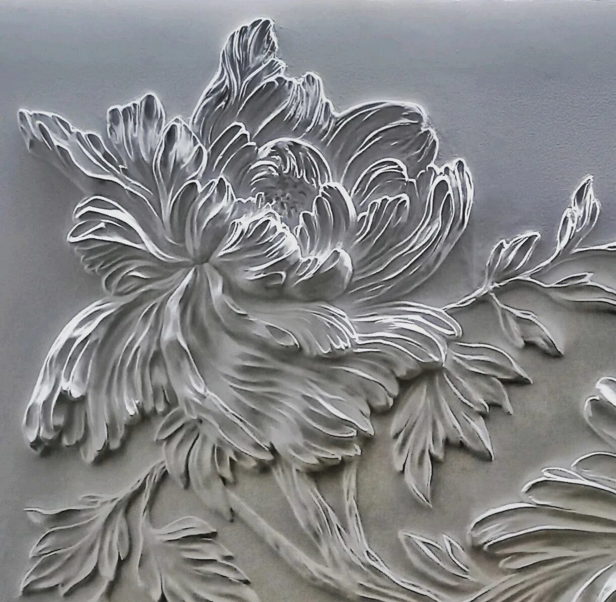 Цветочки из гипса. Гипсовый цветочек. Цветы из гипса. Цветы из гипса. Гипсовая лепнина на стену.