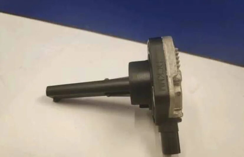 Датчик уровня масла хонда цивик 4д. Датчик уровня масла цивик. Датчик уровня масла 4g64. Honda civic 2008 датчик уровня масла. 8.