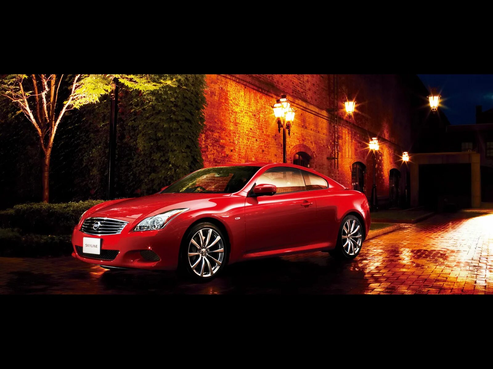 Машины точка ру. Nissan Skyline Coupe Red. Красный ночной седан. Модель моделька Скайлайна. Красная машина под дождем.