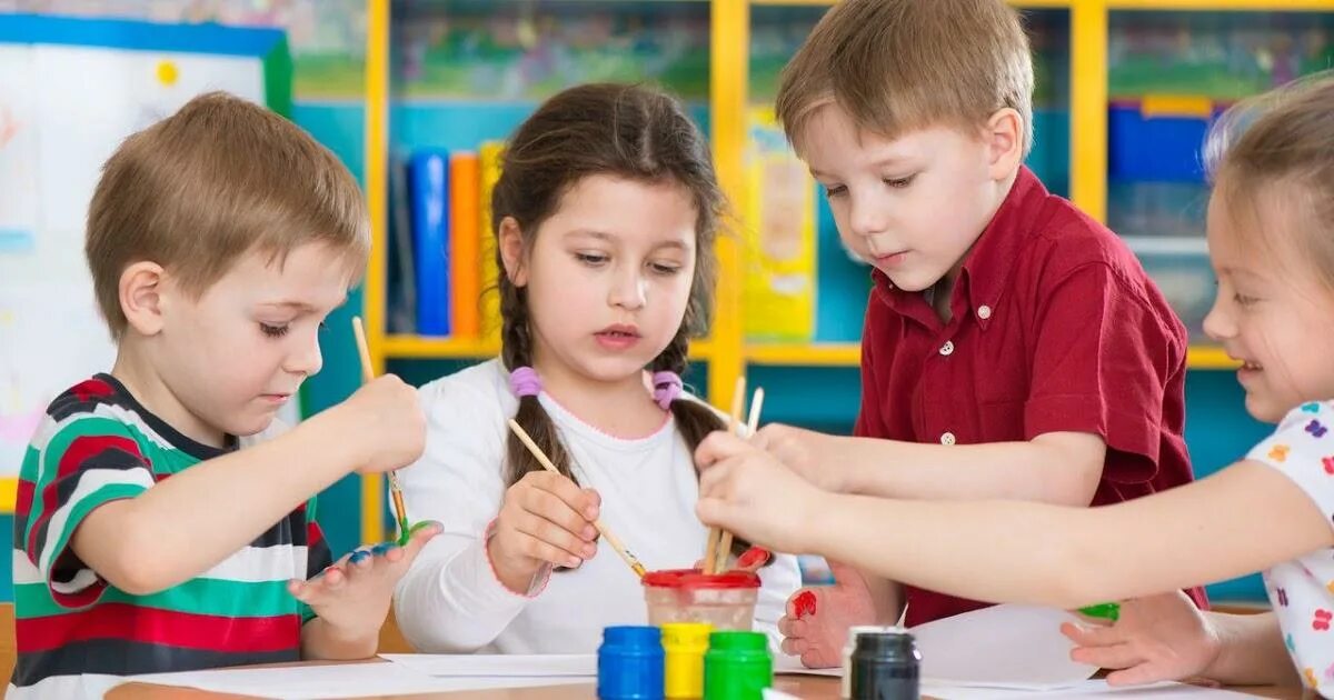 Детский садик. Дети дошкольного возраста. Дошкольное образование 8 лет. Игропедагогика в детском саду. Дети в детском саду.