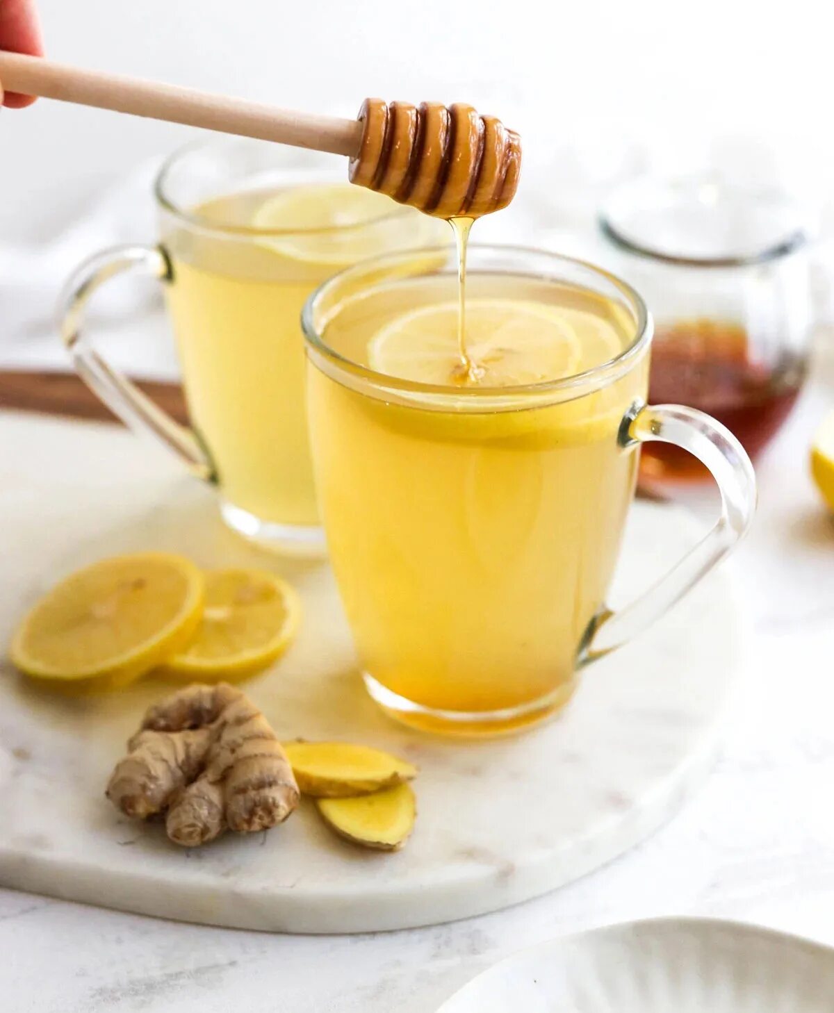 Имбирь мед и лимон рецепт от простуды. Имбирный чай. Чай с имбирем. Мед лимон имбирь. Чай с медом.