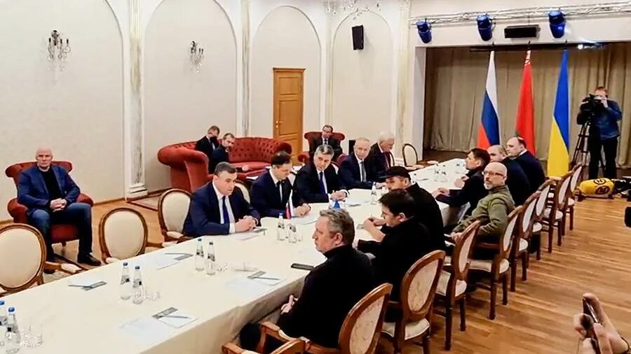 Новости когда будут переговоры с украиной. Украинская делегация на переговорах. Переговоры в беловежской пуще 2022. Переговоры росси и уркианы. Переговоры в гомеле.