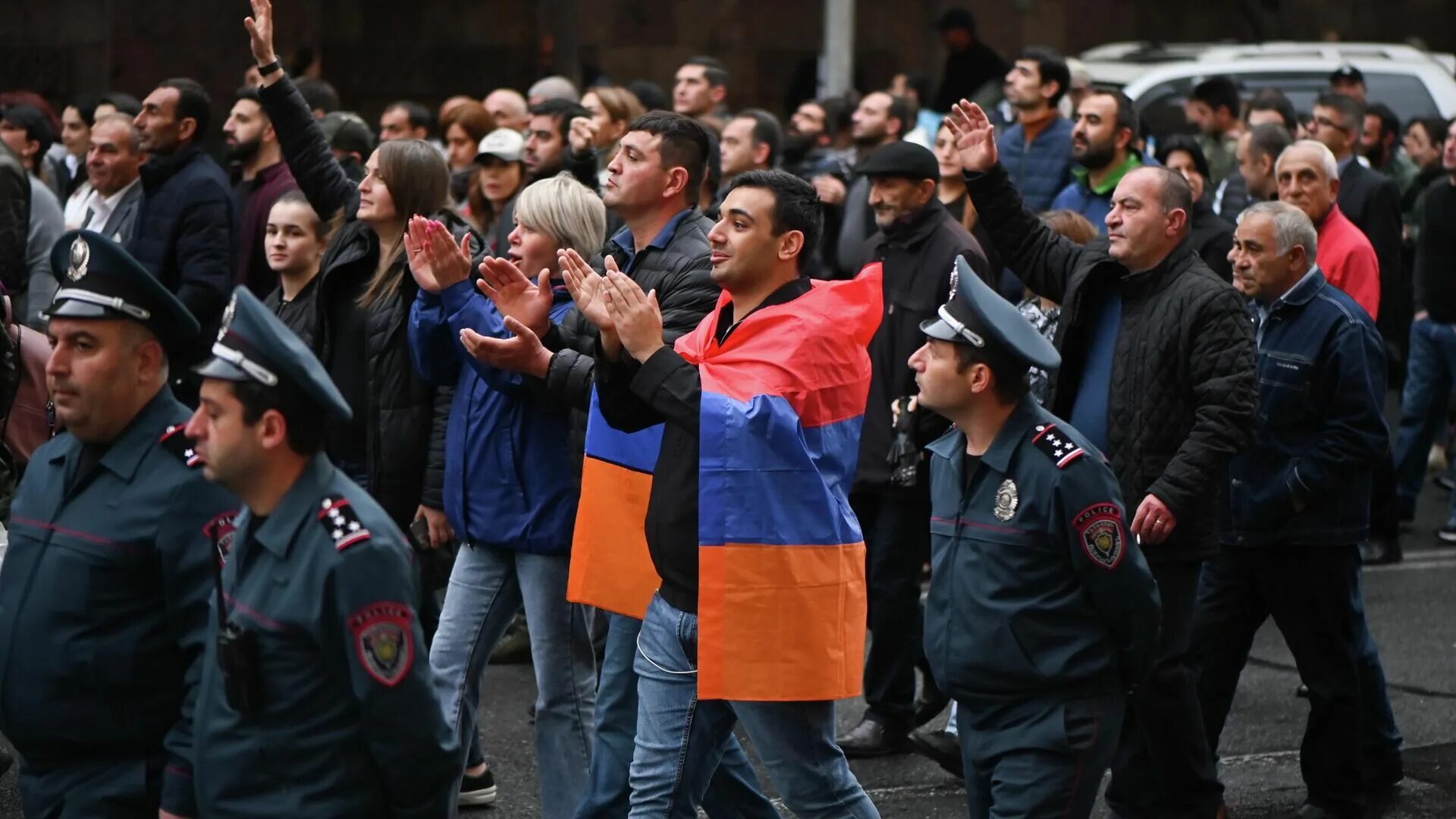 Трудовая армения сегодня. Протесты в Армении 2022. Акции протеста в Ереване. Митинг в Ереване. Митинг шествие в Ереване.