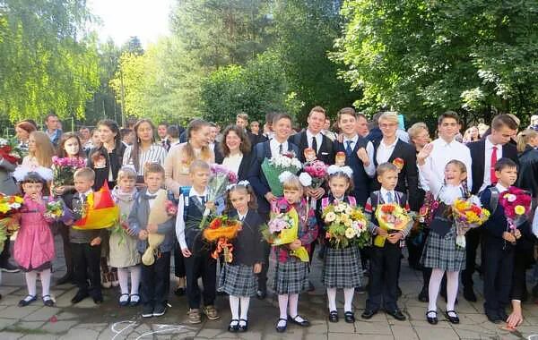 Мбоу сош 20 королев. Школа комитетский лес королев. 6 школа королев. Болшевская школа 6 г королёва. Школа 10 королев.