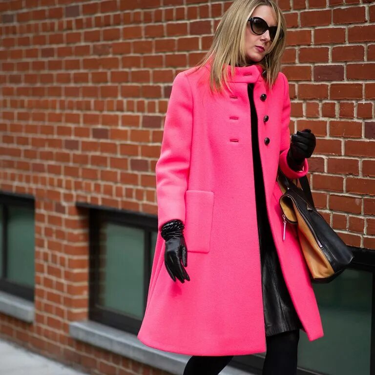 Стильные розовые пальто. Яркое пальто. Пальто фуксия антель. Ярко розовое пальто. Образы с розовым пальто.