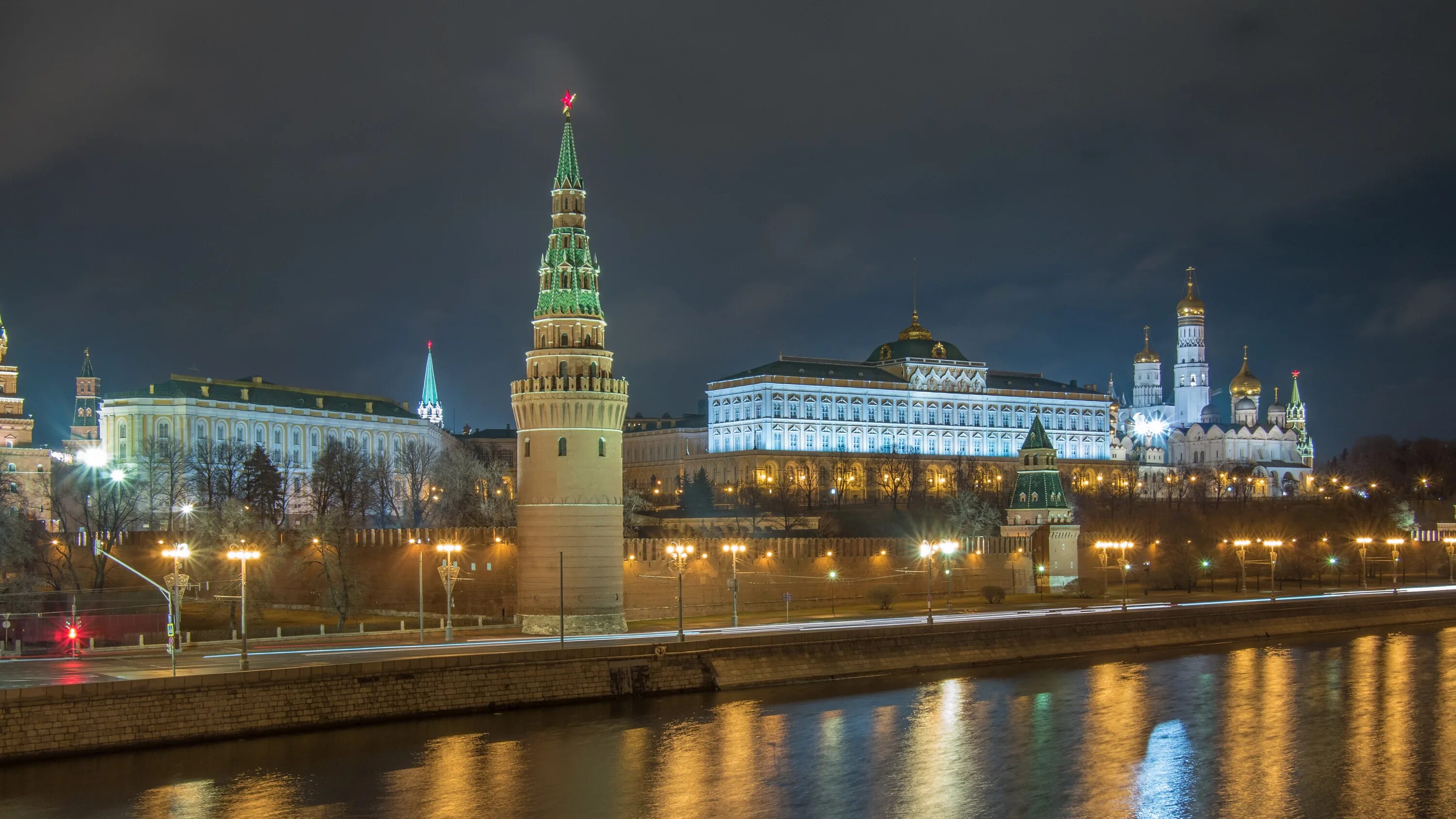 The word kremlin. Московский Кремль Moscow Kremlin. Кремль обои. Фон для рабочего стола Москва.