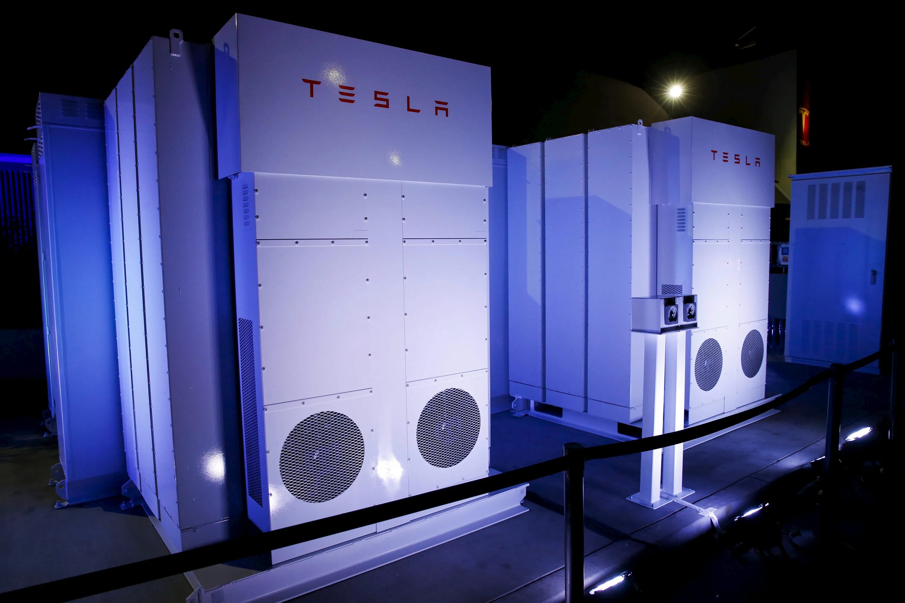 Powerwall Batteries Tesla. Tesla POWERPACK. Накопитель электроэнергии Тесла. Tesla Battery Energy Storage.