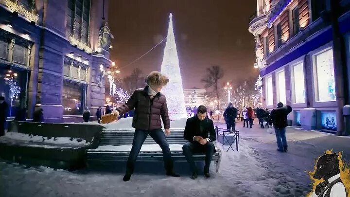 Елки фильм вечерний ургант. Паша бондарев елки. Елка с двумя гирляндами. Елки 2. Ёлки фильм 2010.