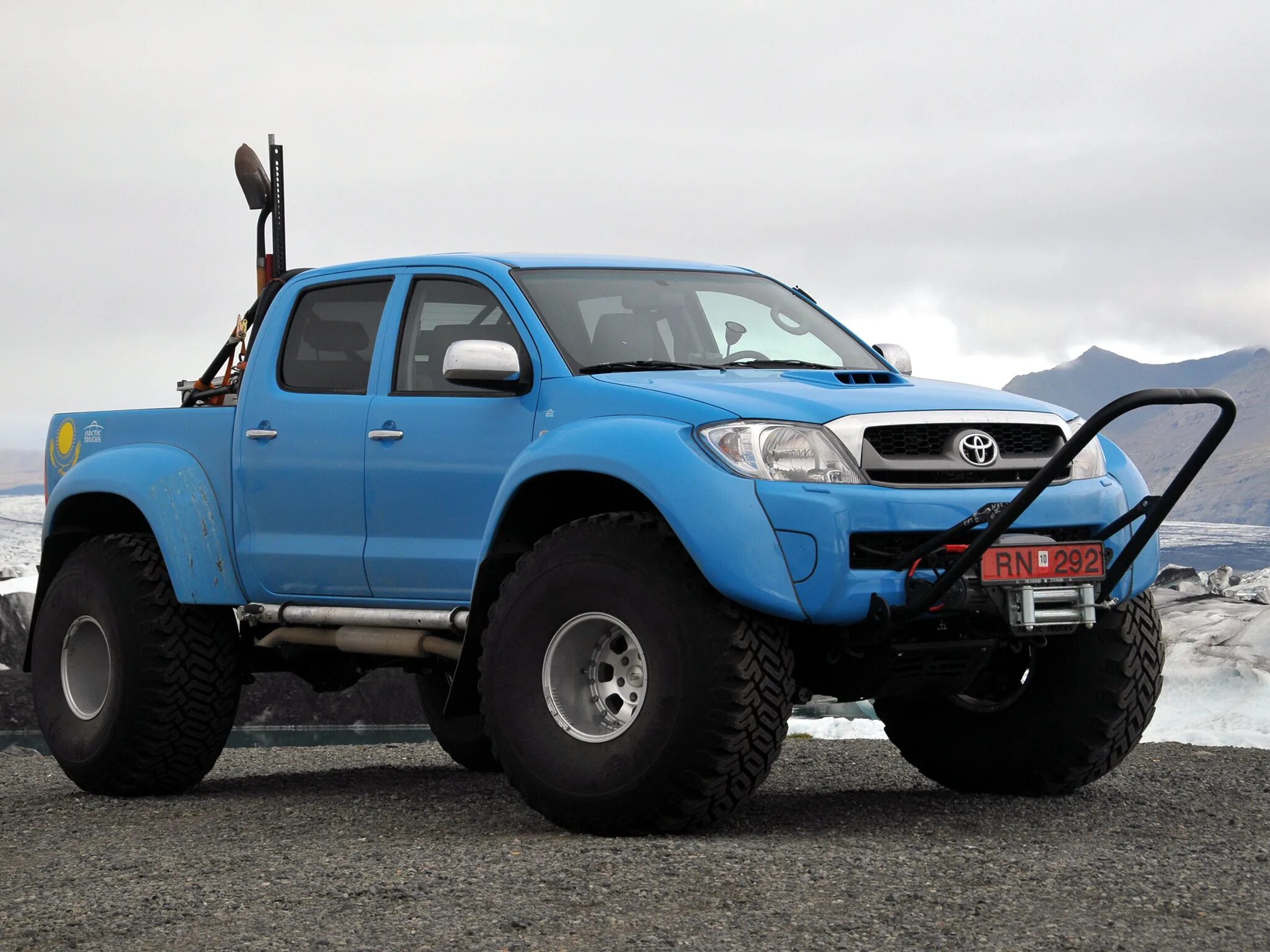 Полный привод хайлюкс. Toyota Hilux Arctic Trucks at44. Pickup Truck Toyota Hilux. Toyota Hilux Arctic Trucks 44. Toyota Tundra Arctic Trucks.