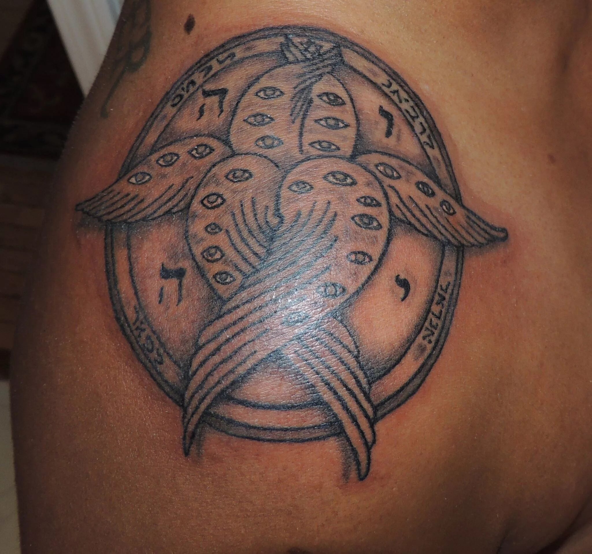 Наколка шестикрылый серафим. Серафим ангел тату. Шестикрылый серафим крылья. Херувим тату. Шестикрылый серафим огненный ангел.