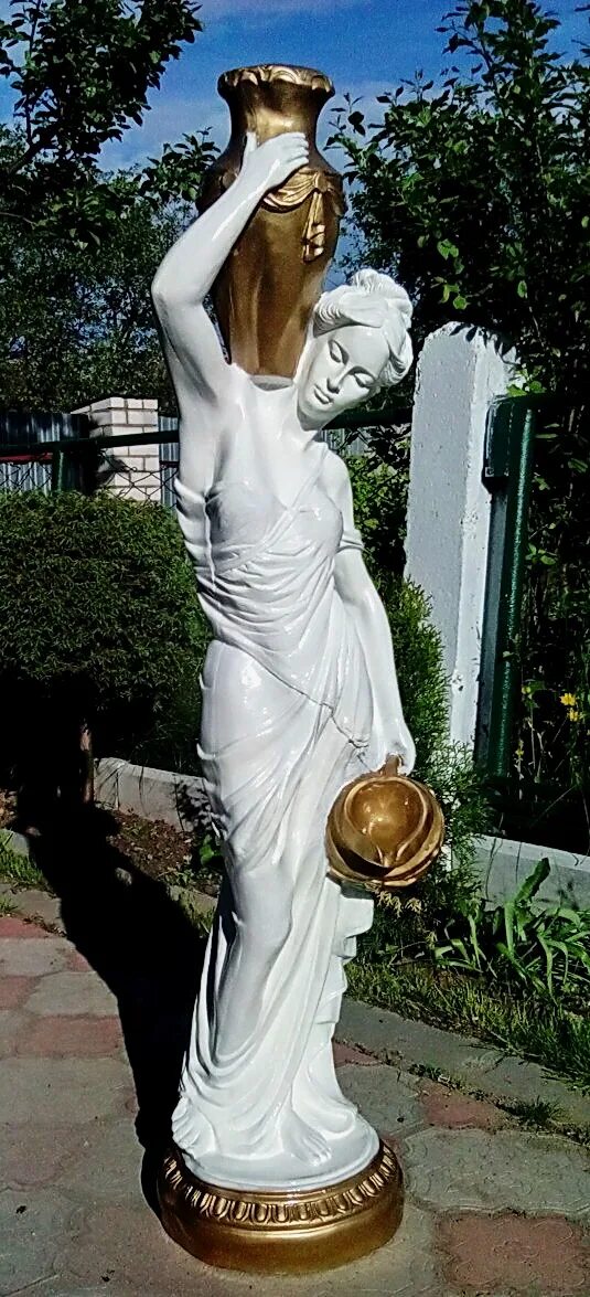 Скульптура "девушка с кувшином" пятигорск. Греческая скульптура девушка с кувшином. Скульптура девушка с кувшином в сузаново. Статуя девушка с кувшином. Дама с кувшином скульптура.